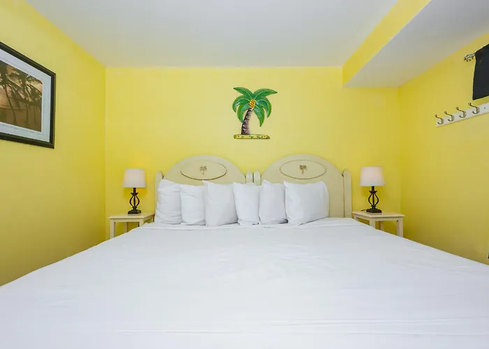 Apartment Island Winds East 404 *